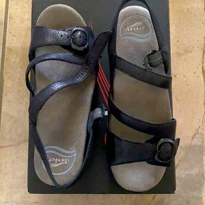 NIB size 36 Dansko Sandi Soft Black Sandals